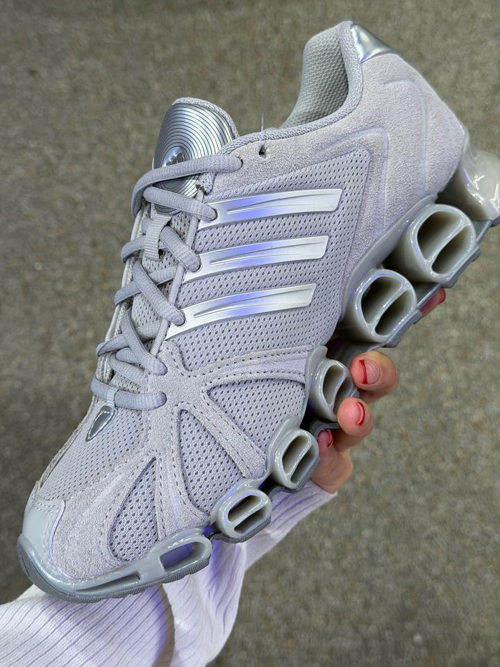 Кроссовки adidas