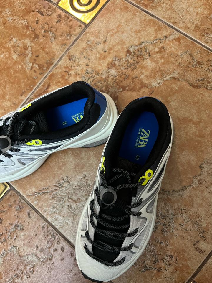 Новые кроссовки Zara