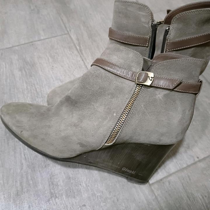 Замшевые ботильоны на танкетке , Giovanni Giusti