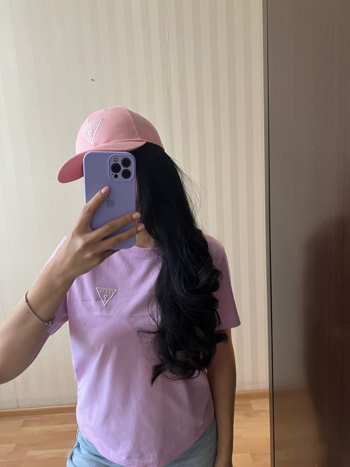 Кепки от бренда GUESS