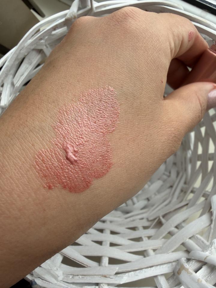 Charlotte Tilbury Жидкий контур с мерцанием