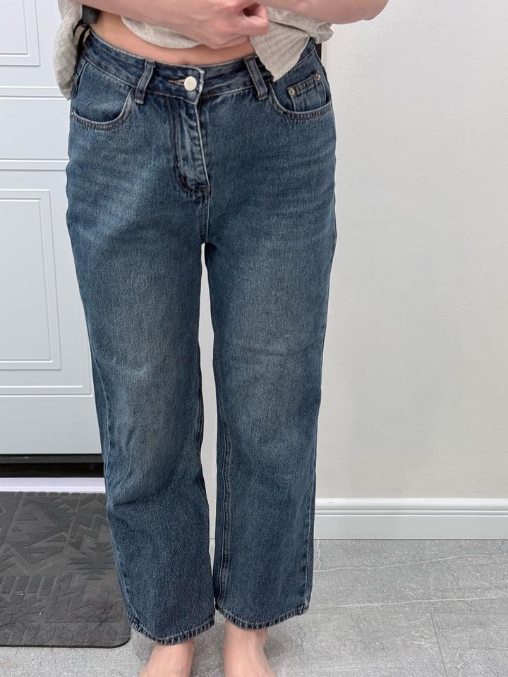 Плотные джинсы на высокой посадке