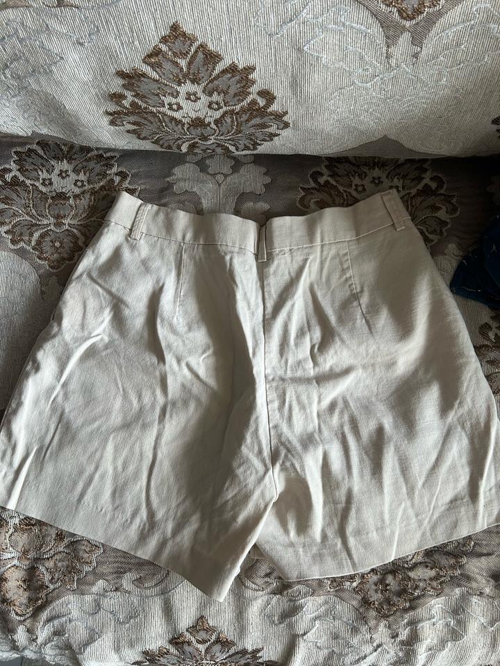 бежевые шорты