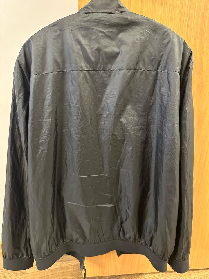 Легкая ветровка H&M