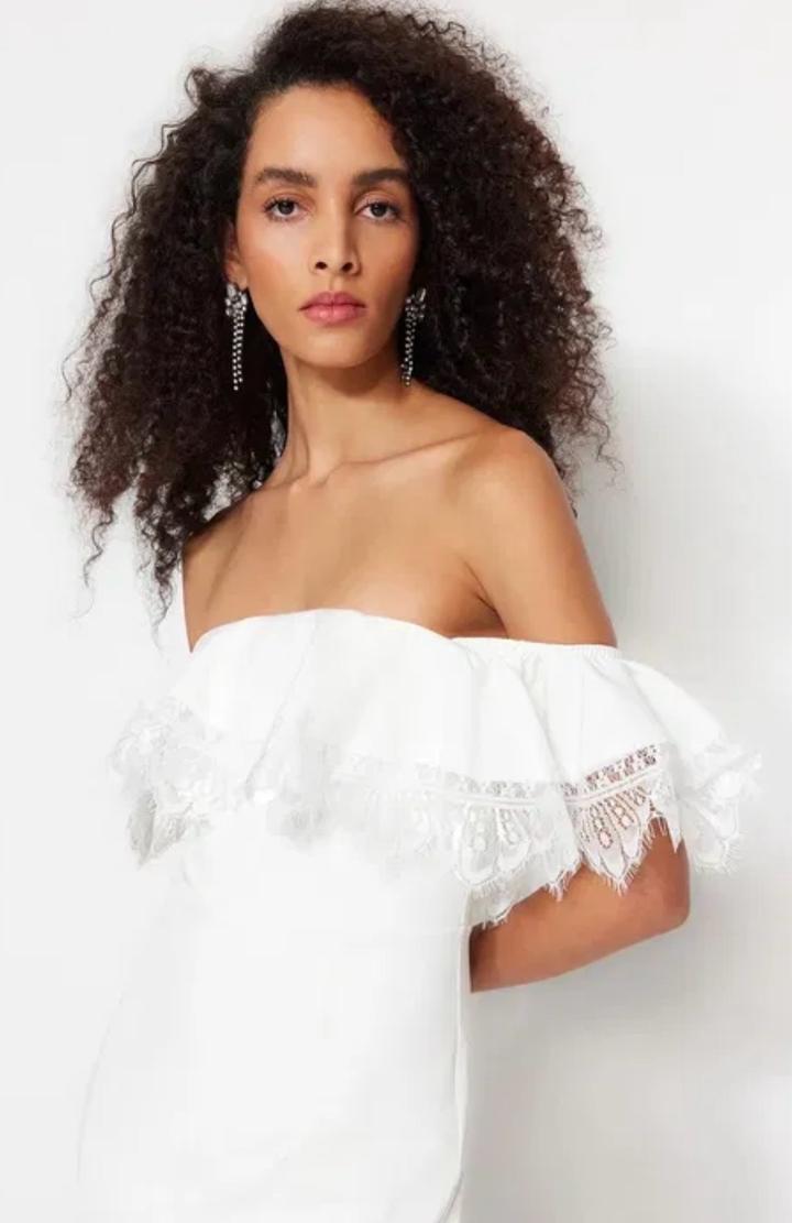 Белое платье