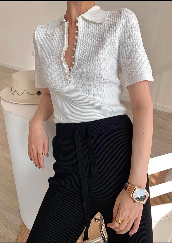 Белое трикотажное поло