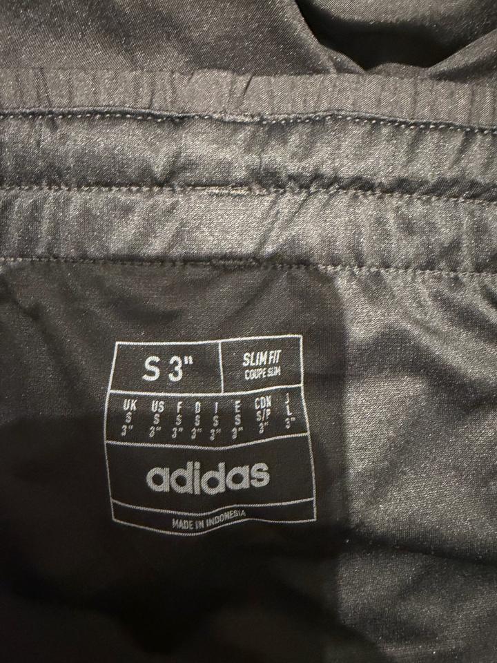 Шорты Adidas, размер S