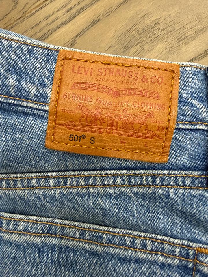 Культовая 501 модель джинс от Levis. 2 пары.