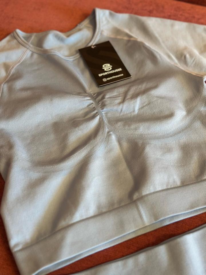 Фитнес костюм push-up новый