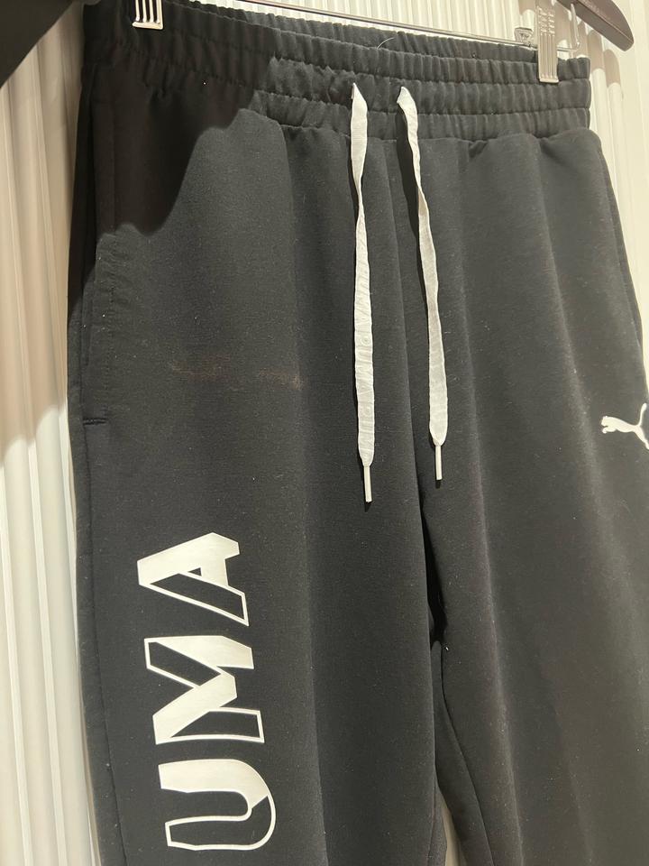 Черный спортивный костюм от бренда Puma