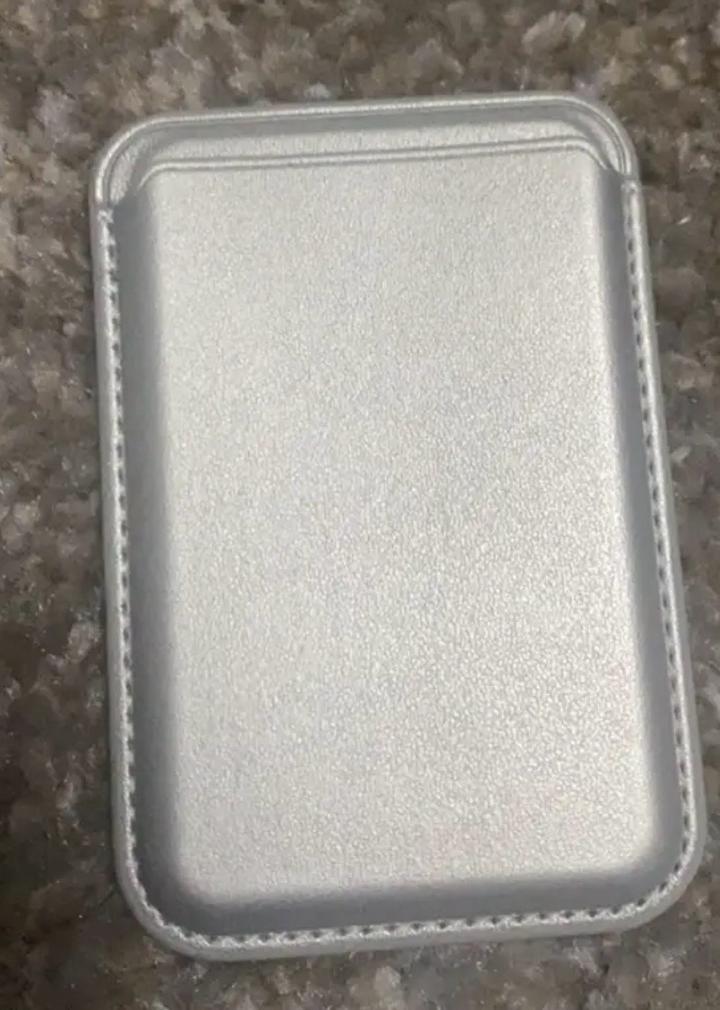 Магнитный держатель для карт