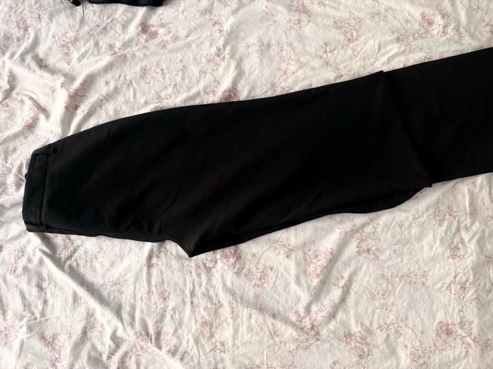 Черные брюки Stradivarius