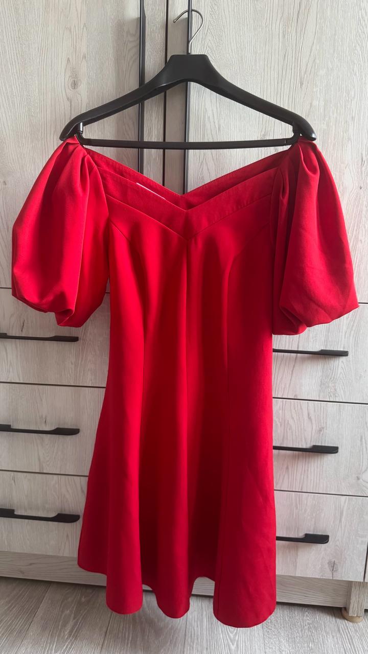 Красное платье