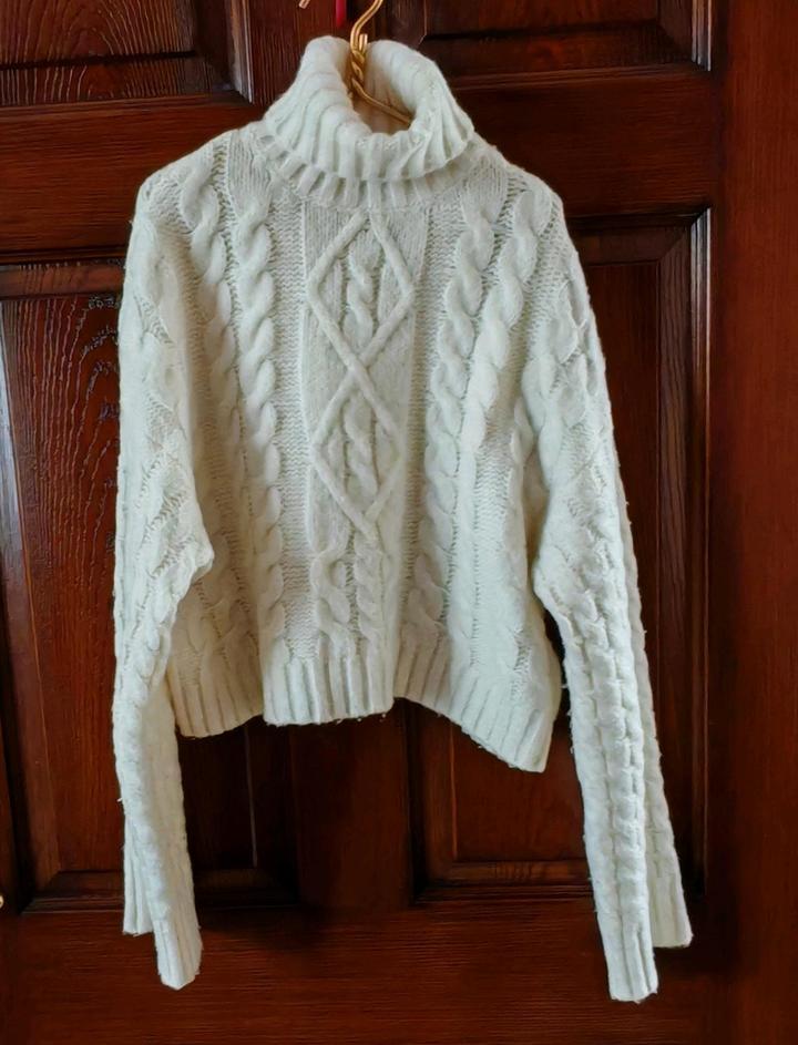 Объемный свитер