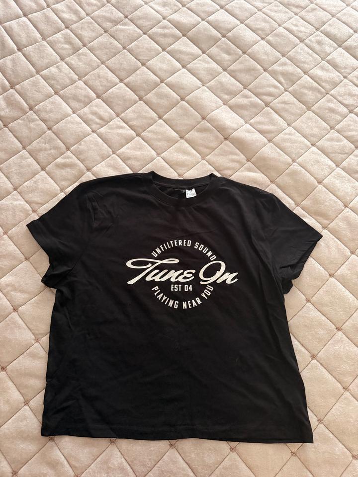 Футболки по 2000 тенге