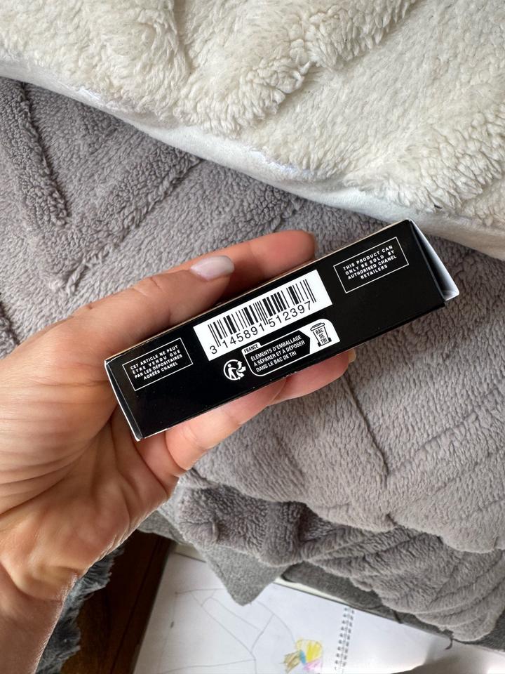 Тени Chanel