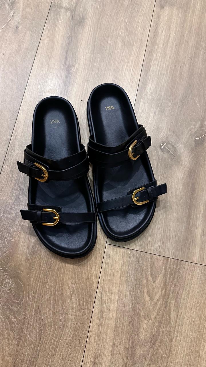 Сандалии на плоской подошве. Zara