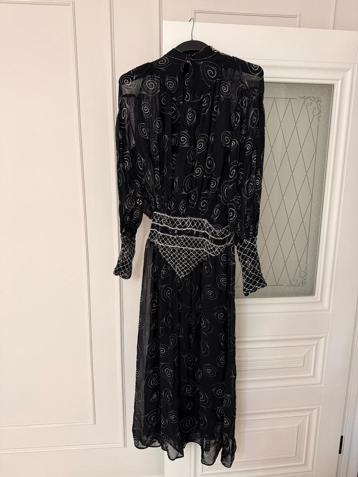 Черное платье с вышивкой Zara