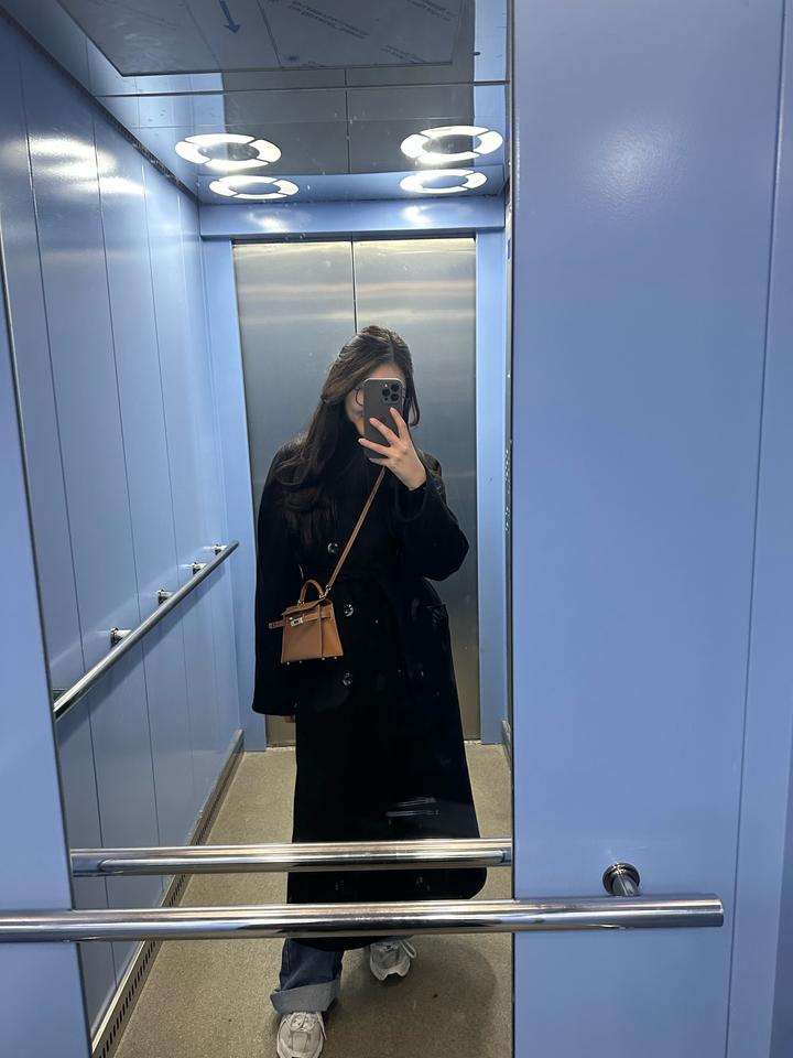 Черное пальто