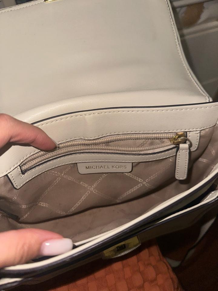 Белая сумочка Michael Kors