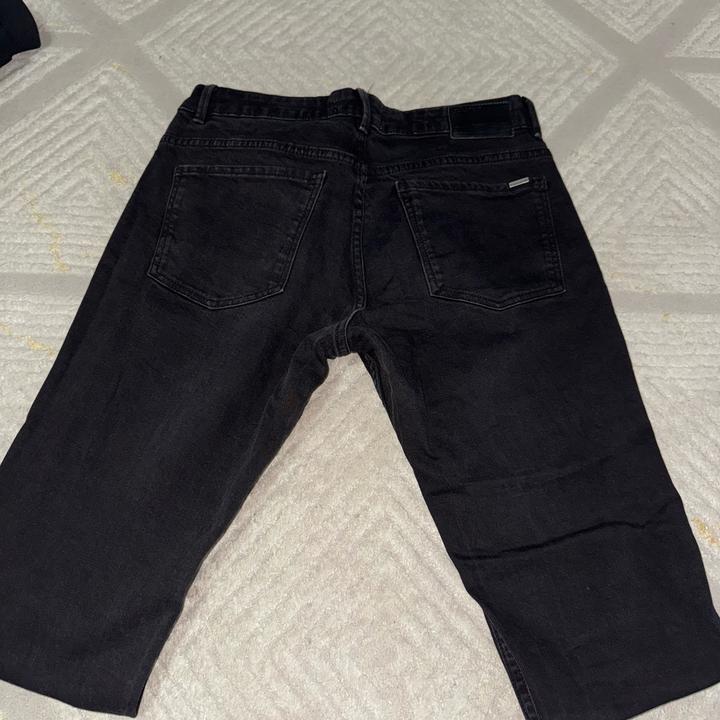 темно серые джинсы pull&bear