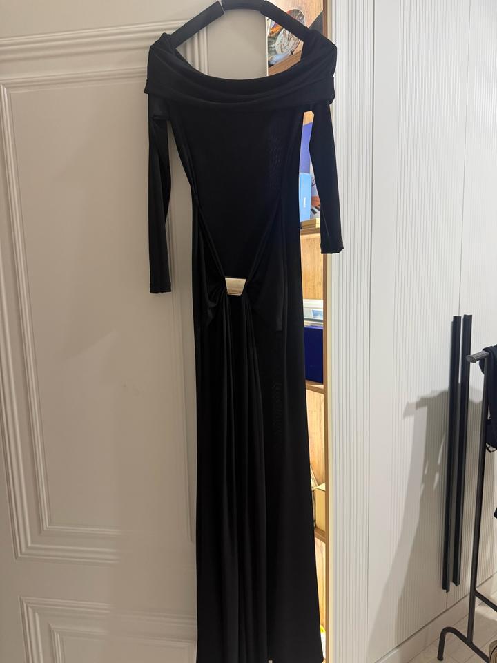 Черное длинное платье