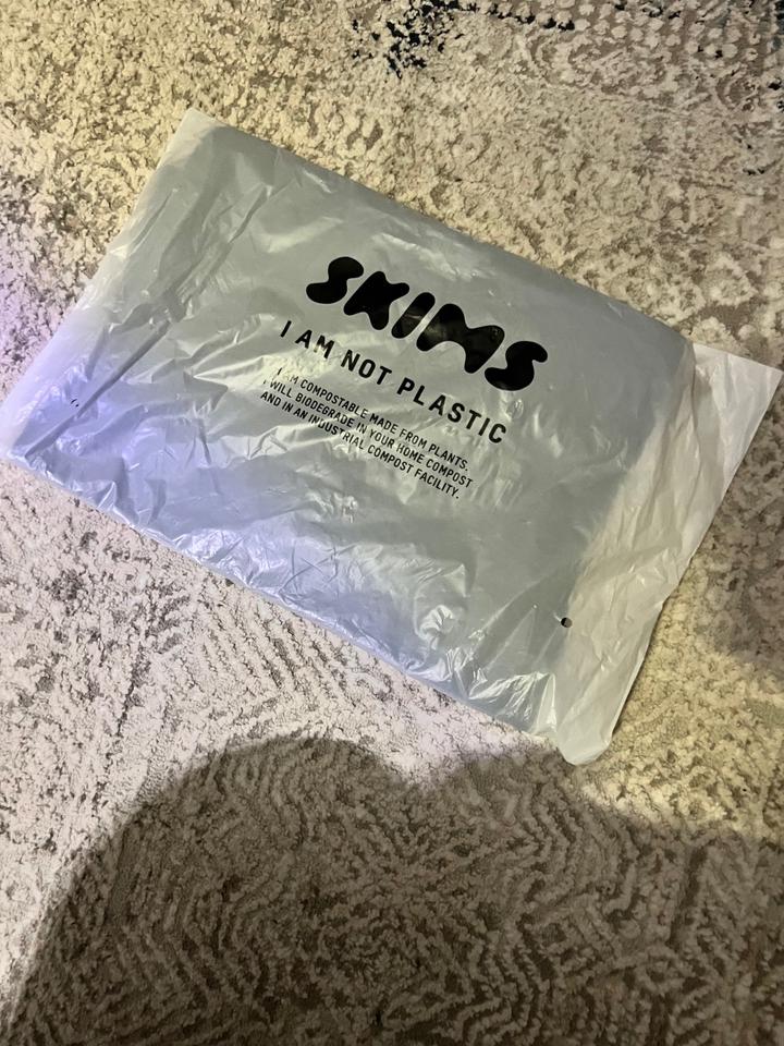 футболка Skims