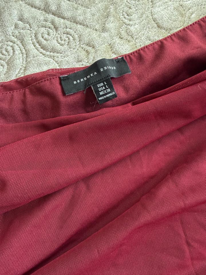 Бордовое платье Bershka