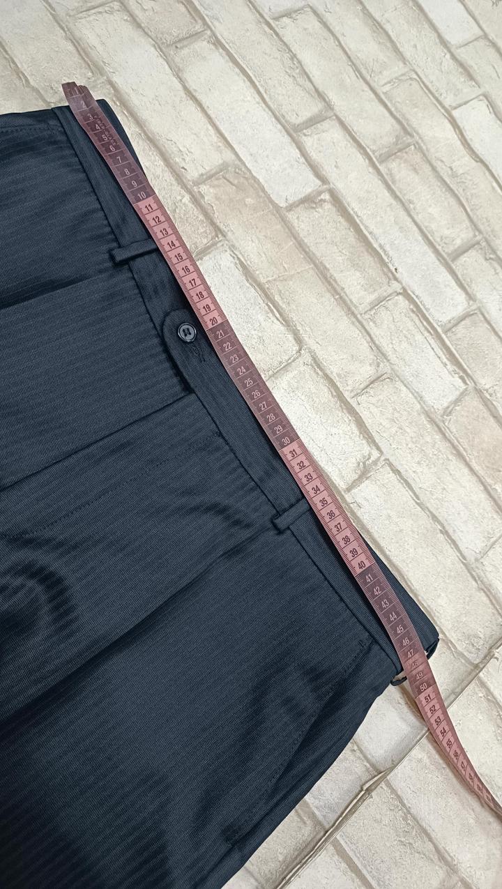 Мужской серый костюм в полоску