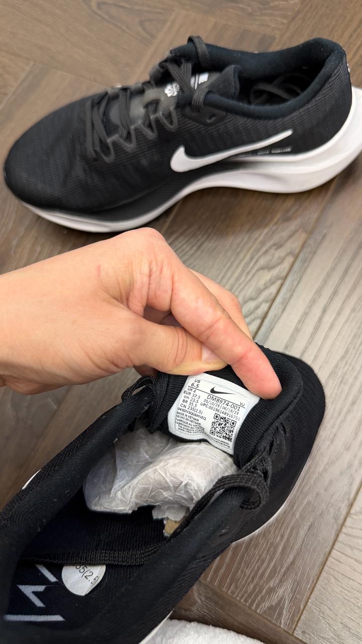 Кроссовки Nike оригинал 37.5 размер