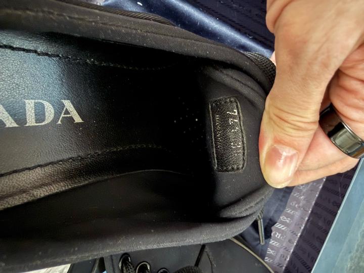 Кроссовки Prada