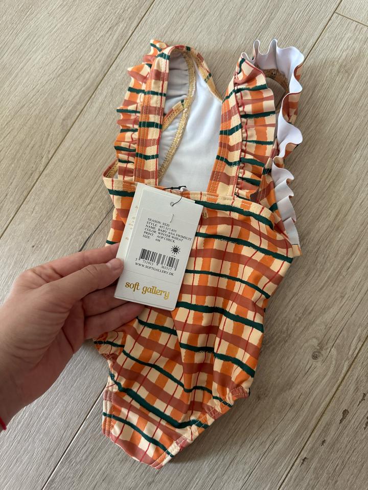 Купальник на девочку 6 мес новый