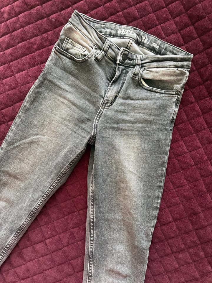 Джинсы серые Metta 36р