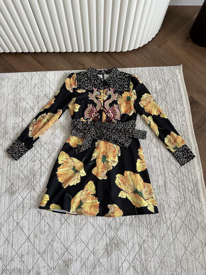 Платья, костюм и дубленка.