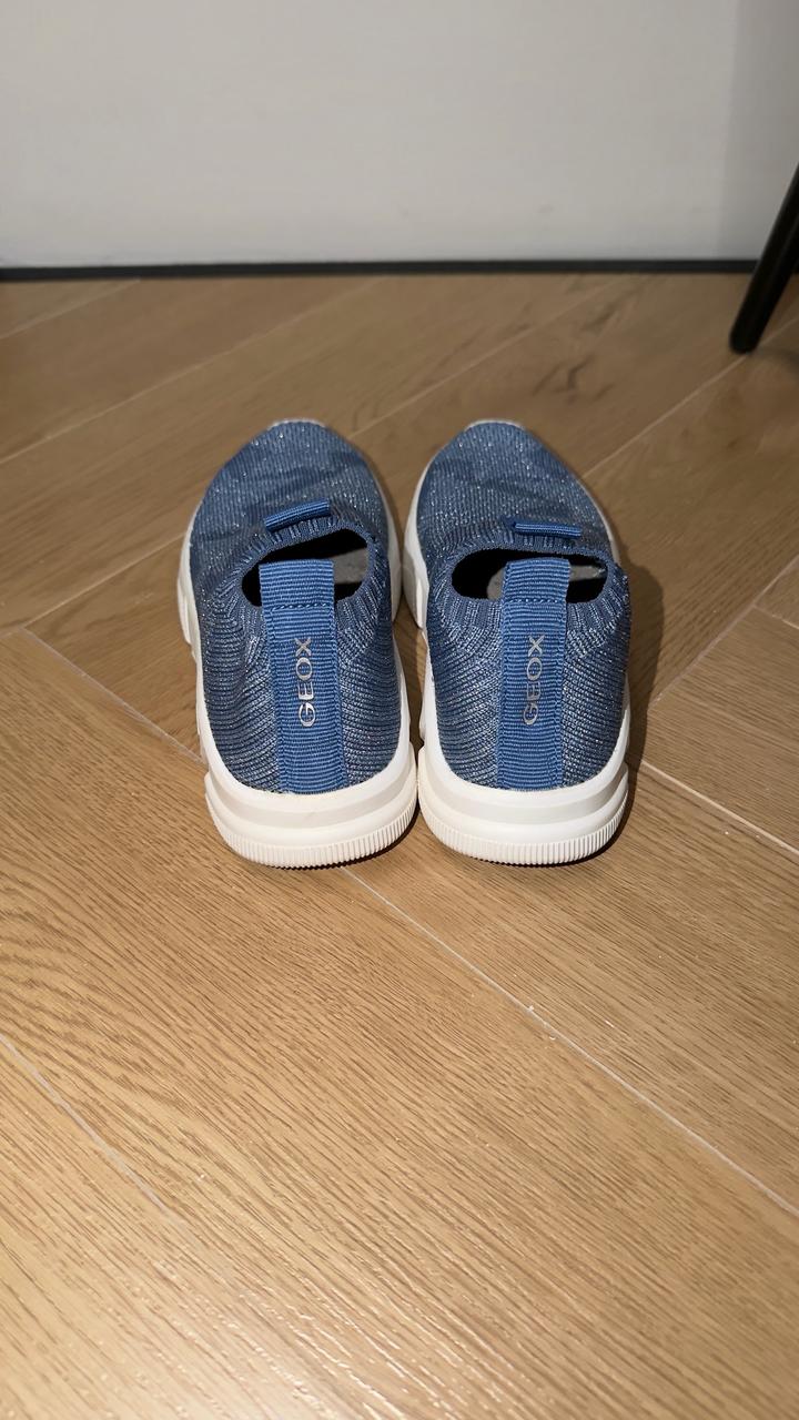 Продам детскую обувь