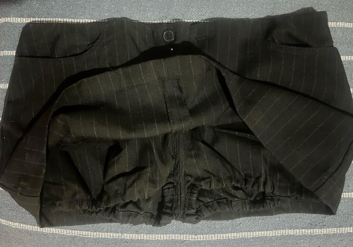 Стильная мини-юбка в полоску. Плотная ткань, низкая посадка