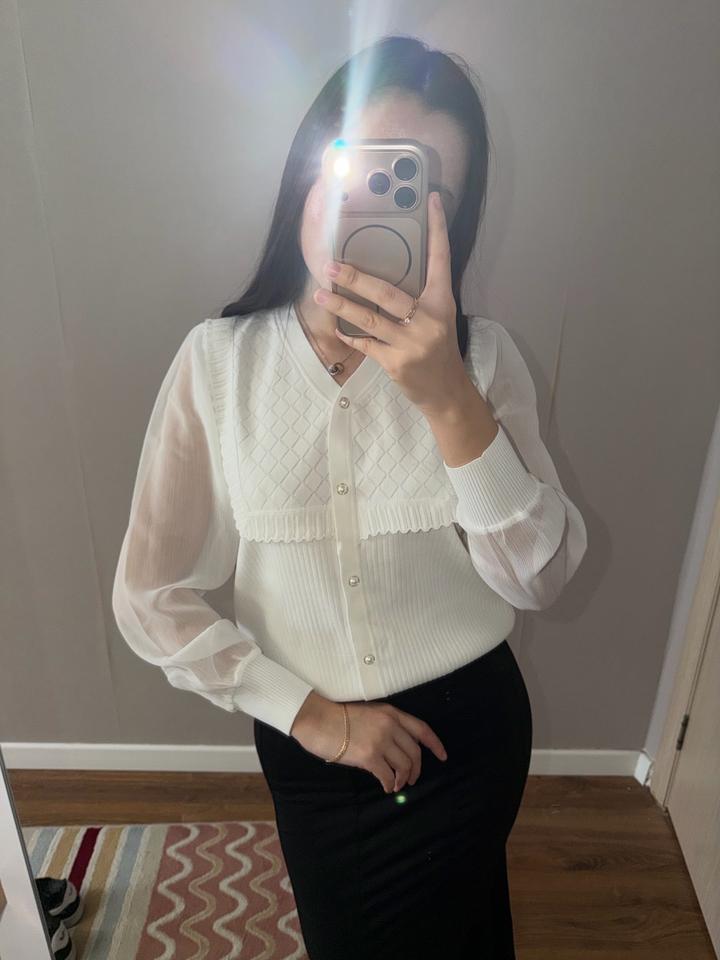 Белая кофта