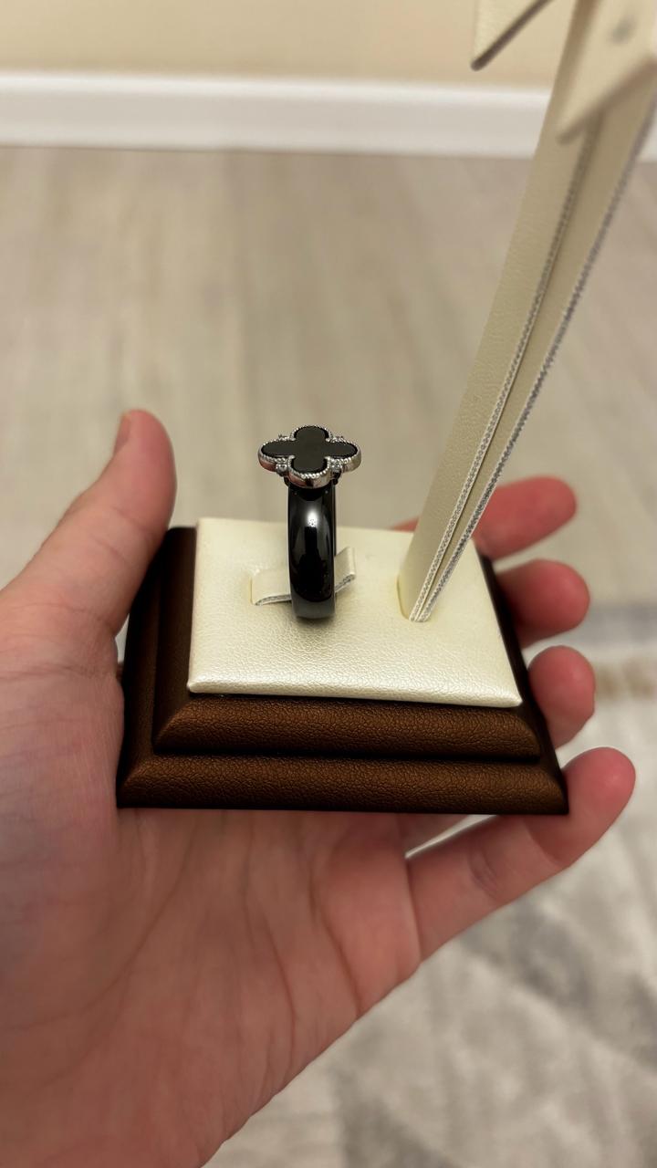 Серебряный кольцо от Van Cleef с керамикой 925 проба, 18,5 размер