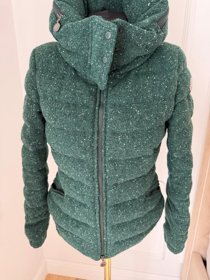 Пуховик жен. Moncler, размер xs