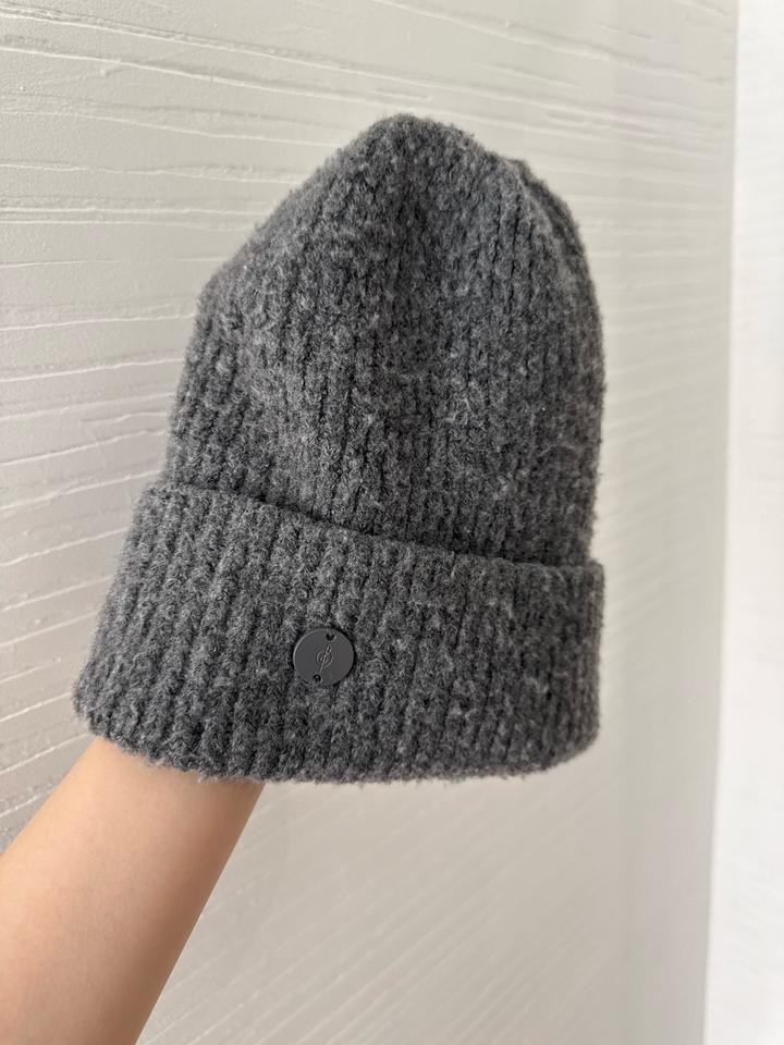 Шапка Stradivarius