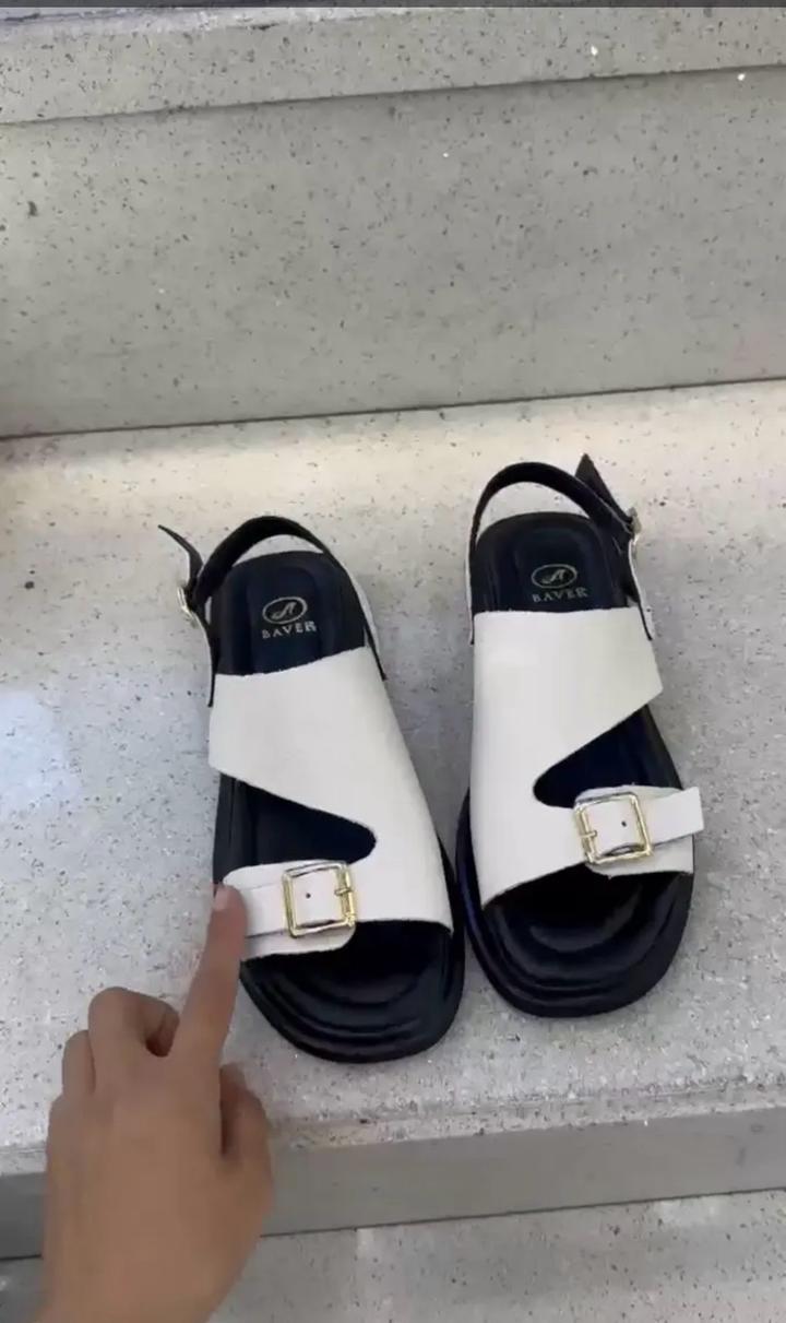 Белые сандали от Baver