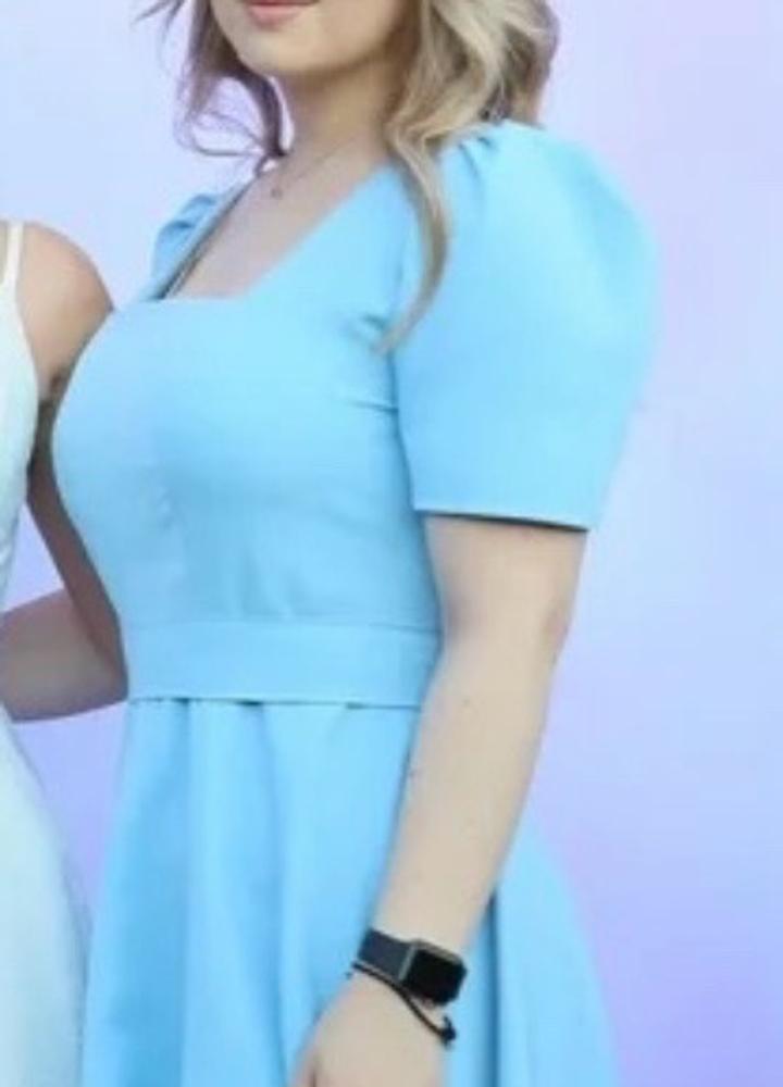 Голубое платье