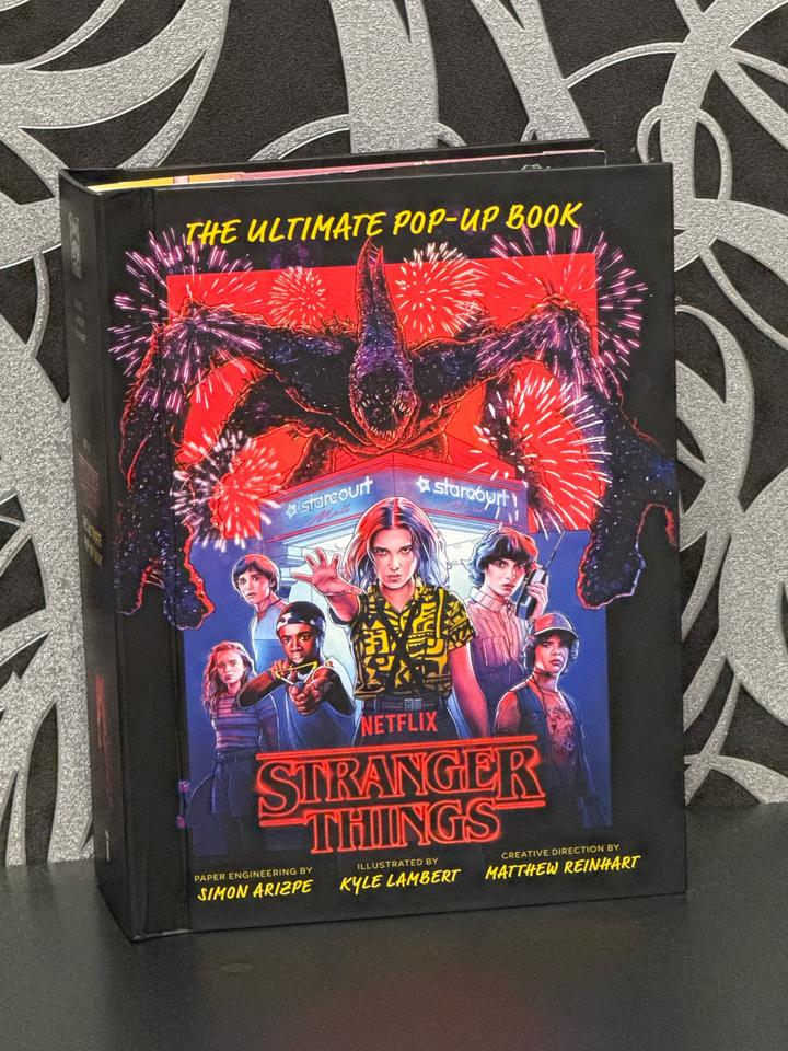 Stranger Things: The Ultimate Pop-Up Book — Matthew Reinhart (коллекционное изда
