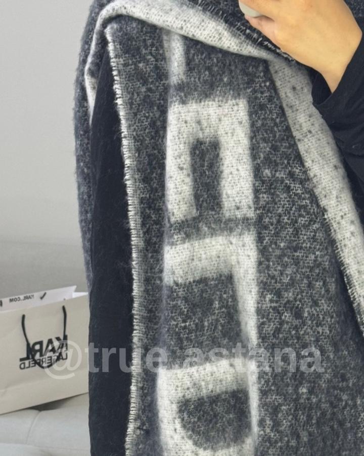 Новый шарф Karl LAGERFELD