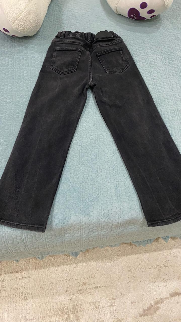 чёрные джинсы