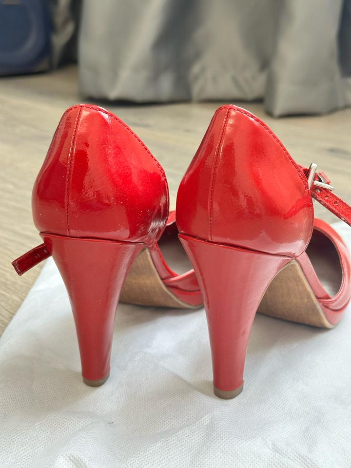 Туфли красные Marco Tozzi