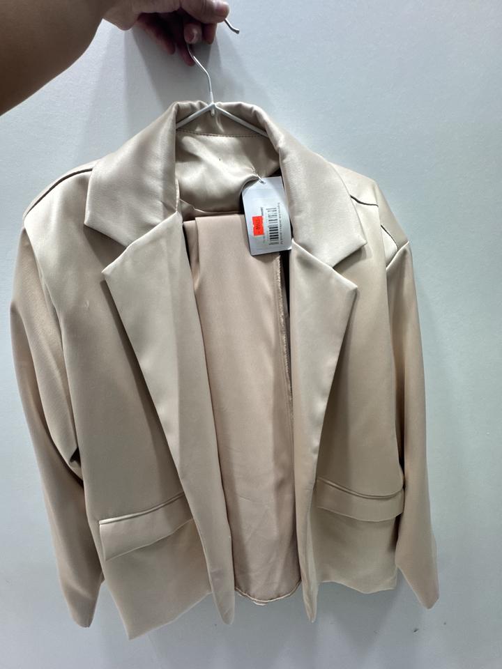 Атласный пиджак с юбкой