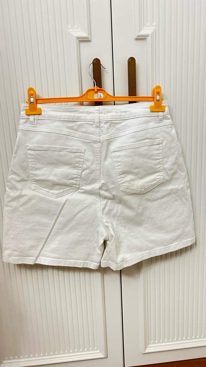 Белые шорты