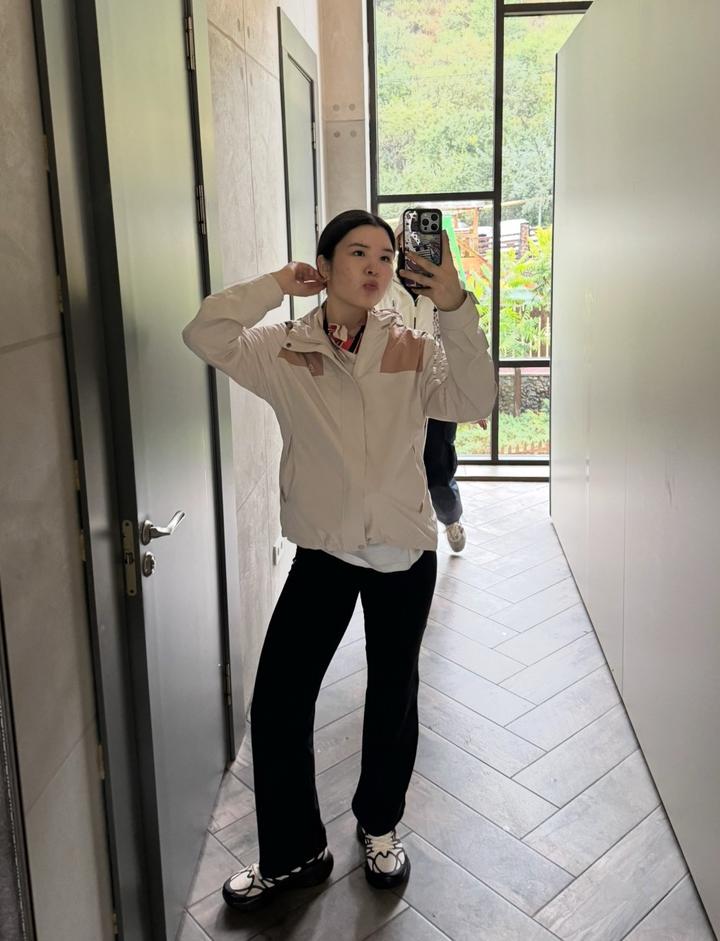 Спортивная ветровка