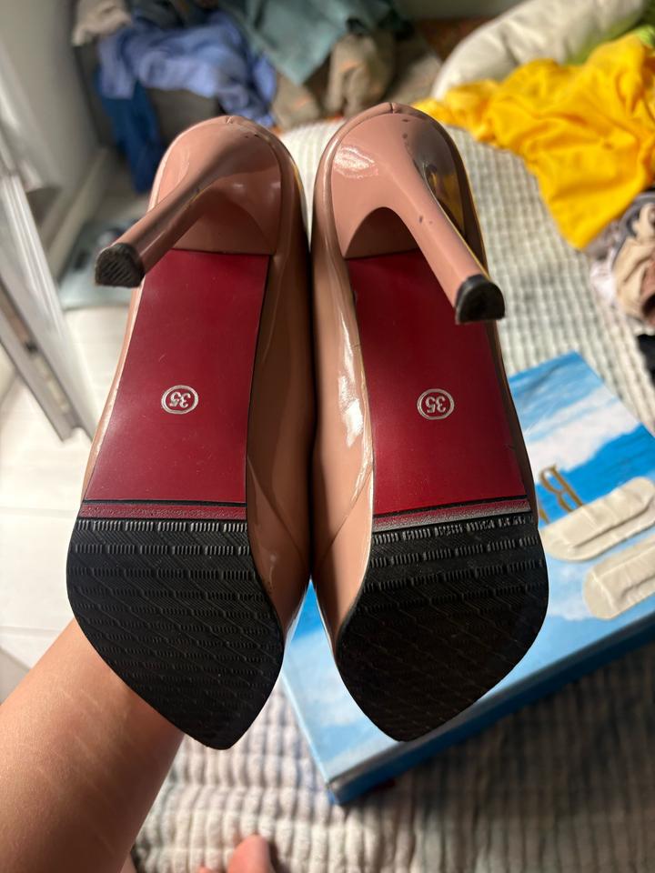 Продаю бежевые лалабутены (туфли/лодочки) 👠
